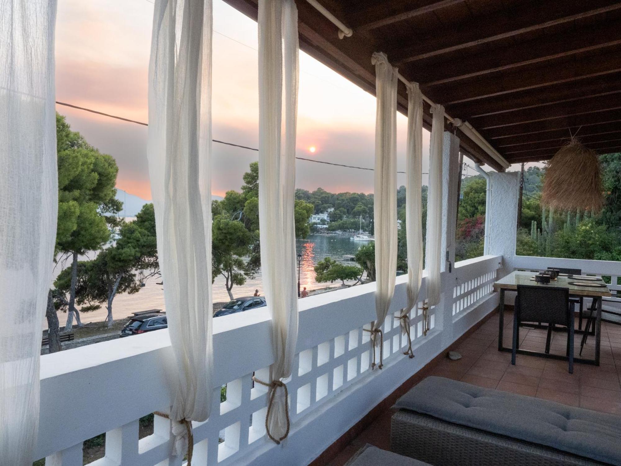 Seaview Apartment - Poros Relaxing Beachfront Flat Poros Town Luaran gambar